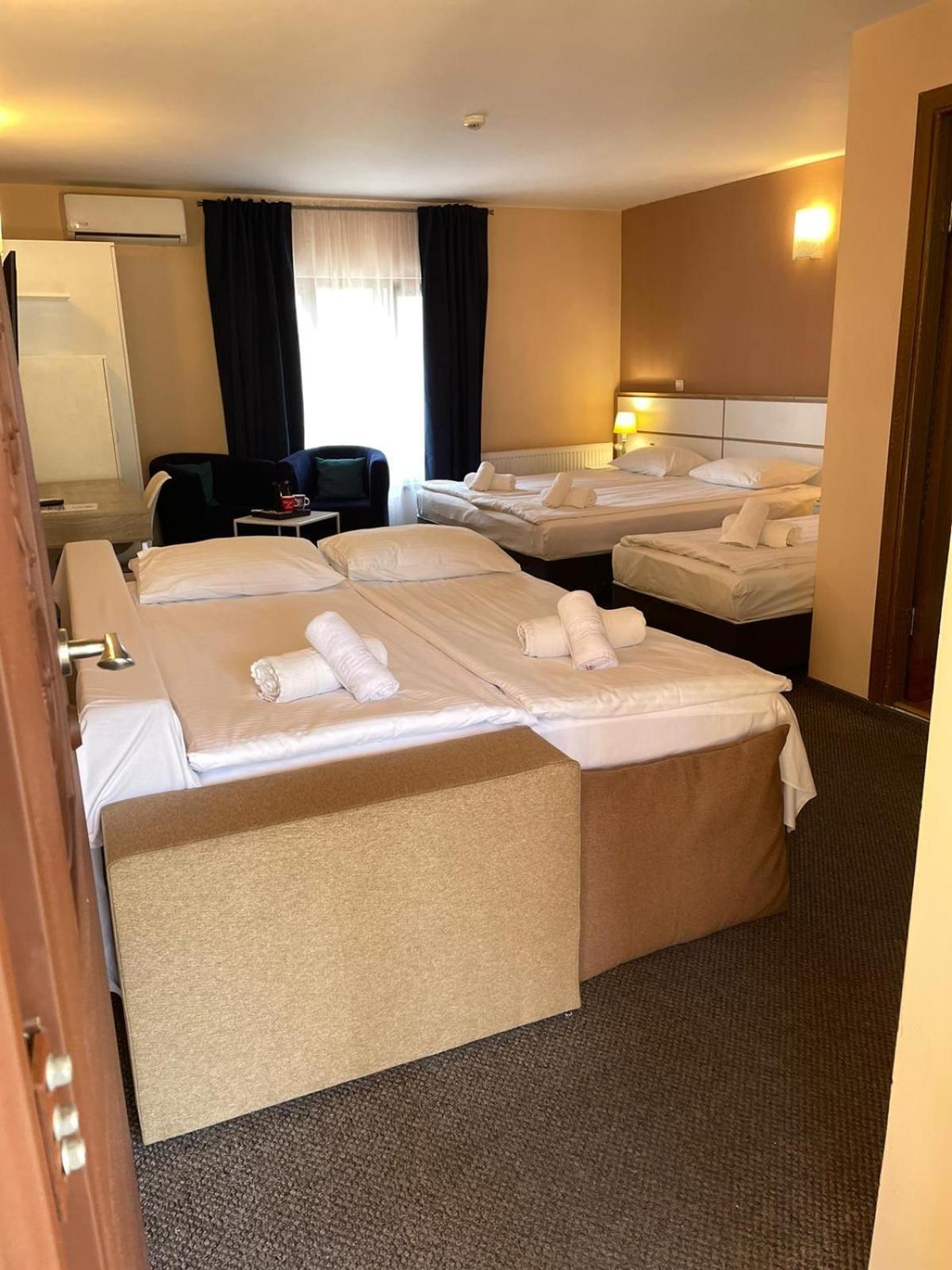 Long Street Hotel ブラショフ 部屋 写真
